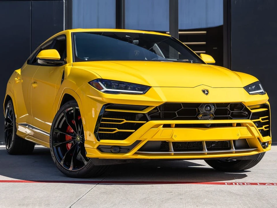 2021 Lamborghini Urus - Image 2 of 31