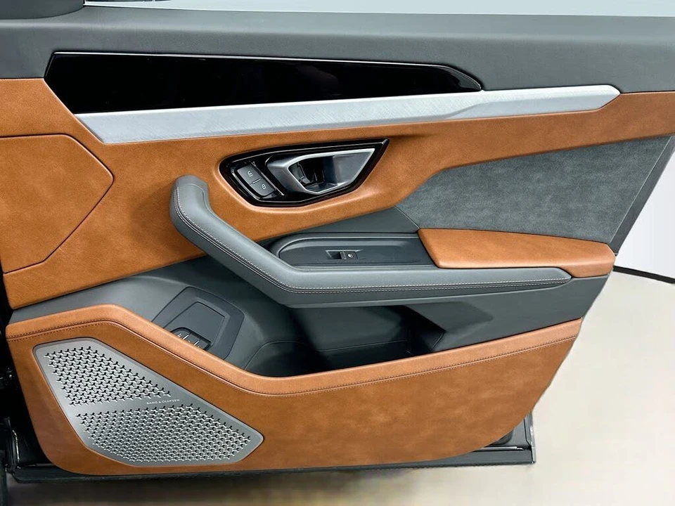 2021 Lamborghini Urus - Image 24 of 31