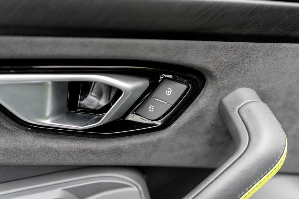 2021 Lamborghini Urus - Image 14 of 31