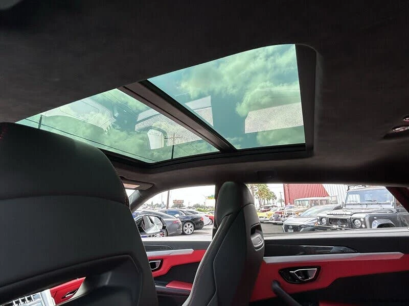 2021 Lamborghini Urus - Image 29 of 31