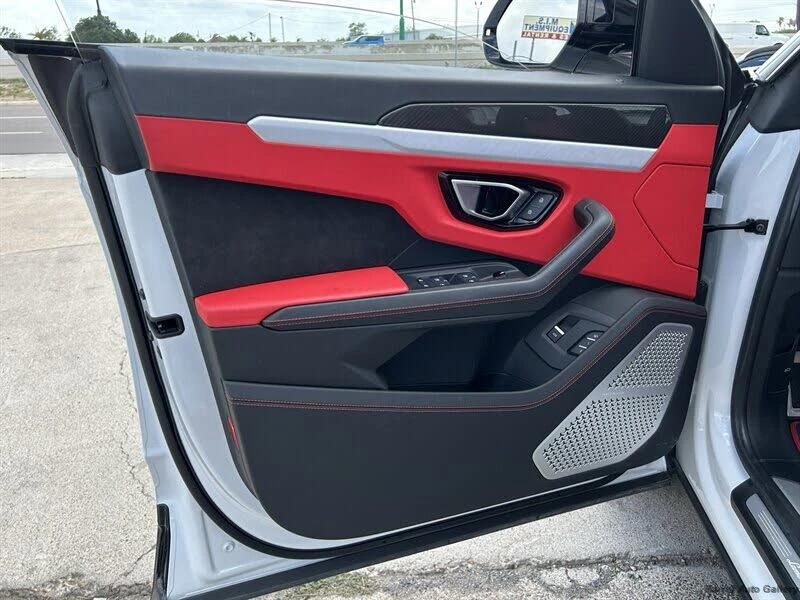 2021 Lamborghini Urus - Image 18 of 31