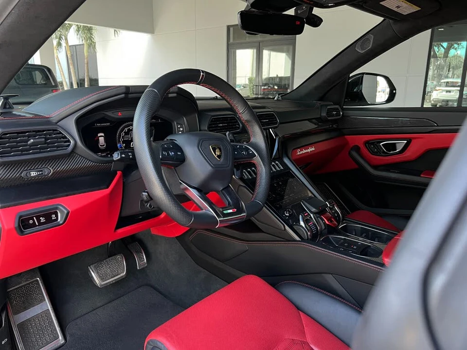 2021 Lamborghini Urus - Image 2 of 31