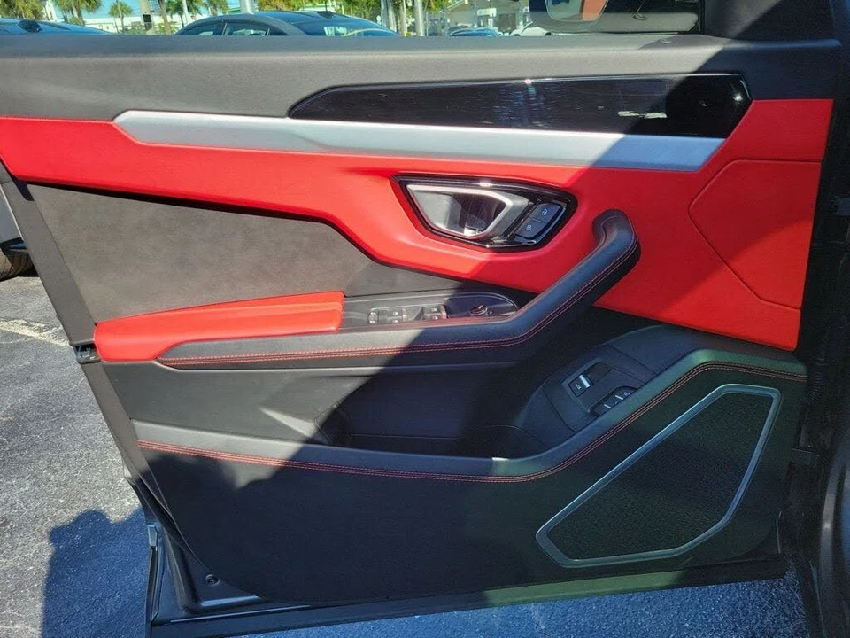 2021 Lamborghini Urus - Image 16 of 31