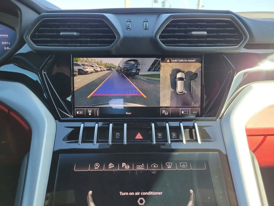 2021 Lamborghini Urus - Image 26 of 31
