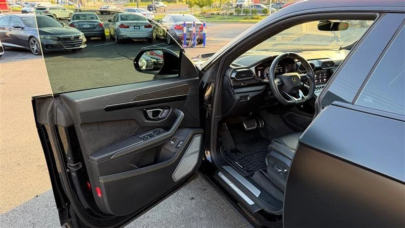 2021 Lamborghini Urus - Image 30 of 31