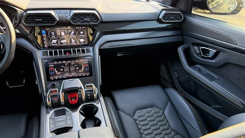 2021 Lamborghini Urus - Image 29 of 31