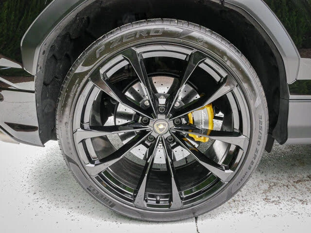 2021 Lamborghini Urus - Image 13 of 31
