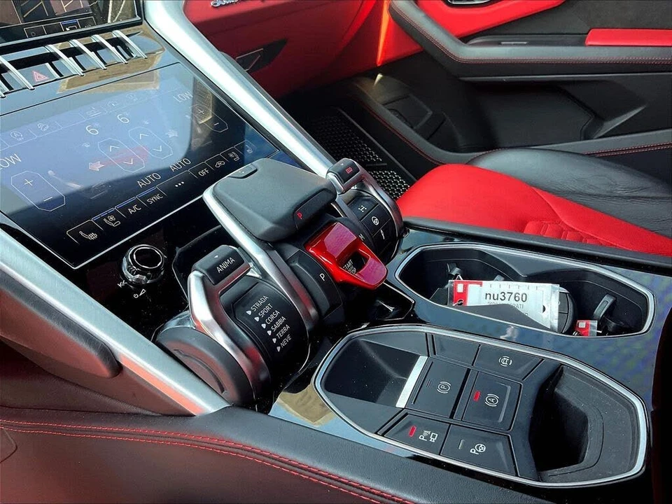 2021 Lamborghini Urus - Image 17 of 31