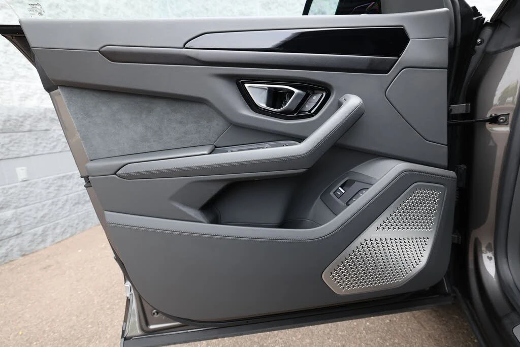 2021 Lamborghini Urus - Image 19 of 31
