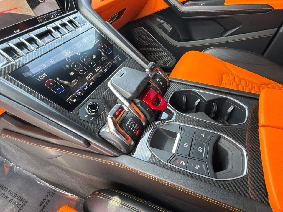 2021 Lamborghini Urus - Image 28 of 31