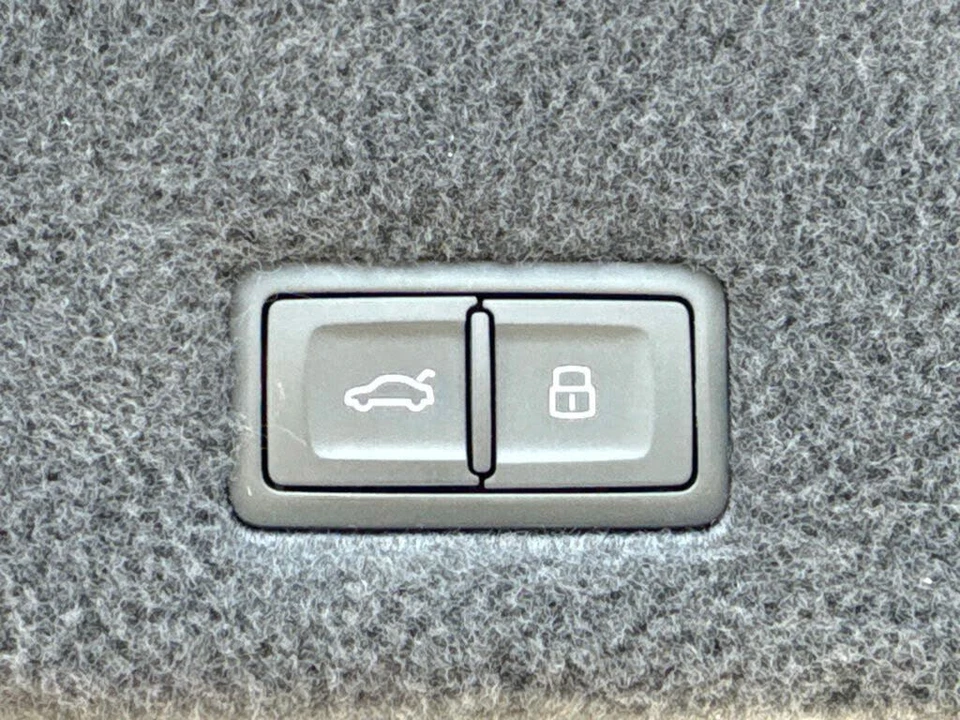 2021 Lamborghini Urus - Image 17 of 31