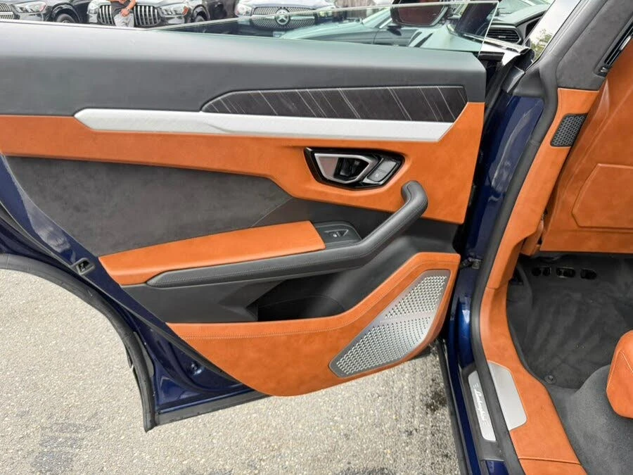 2021 Lamborghini Urus - Image 16 of 31