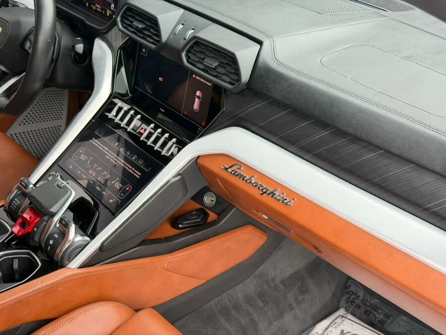 2021 Lamborghini Urus - Image 25 of 31