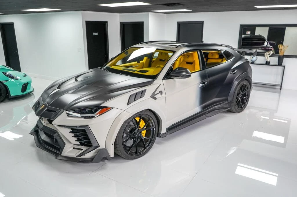2021 Lamborghini Urus - Image 2 of 31
