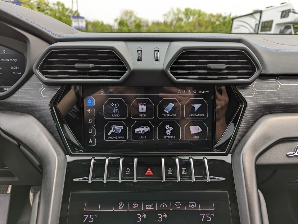 2021 Lamborghini Urus - Image 17 of 21