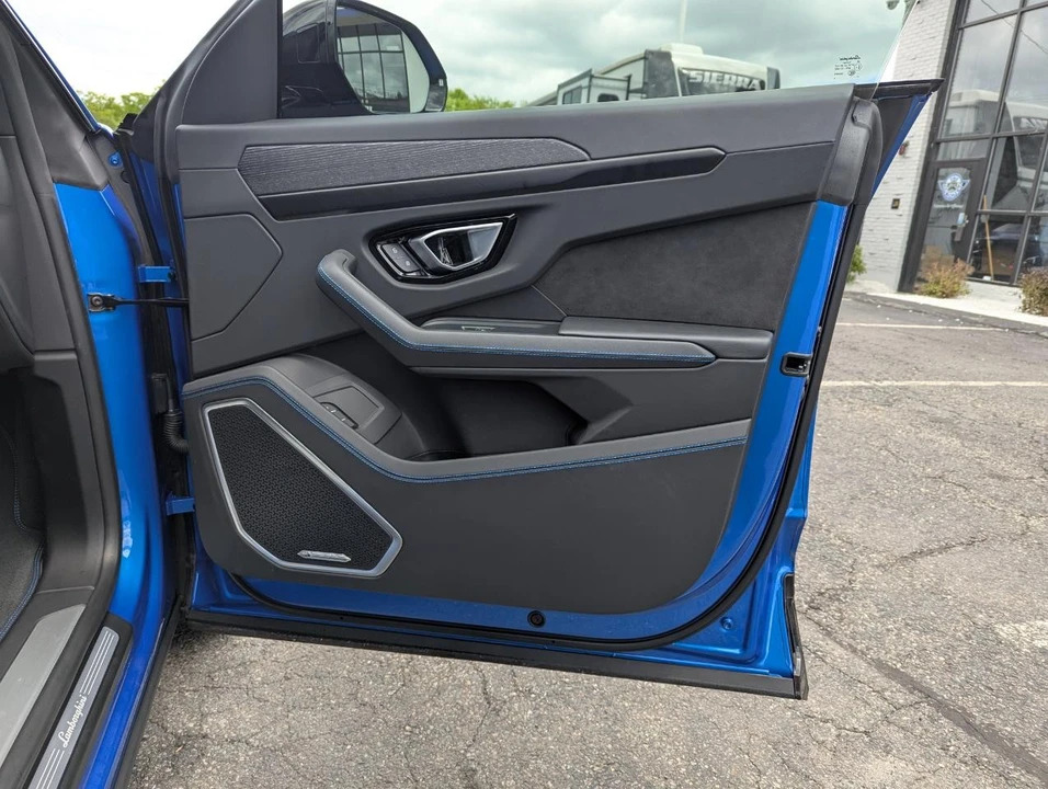 2021 Lamborghini Urus - Image 30 of 31