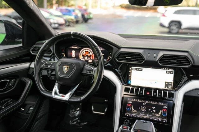 2021 Lamborghini Urus - Image 31 of 31
