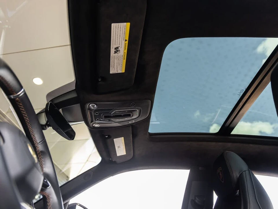 2021 Lamborghini Urus - Image 28 of 31