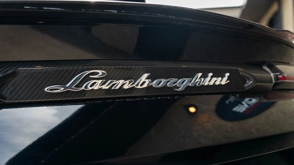 2021 Lamborghini Urus - Image 14 of 29