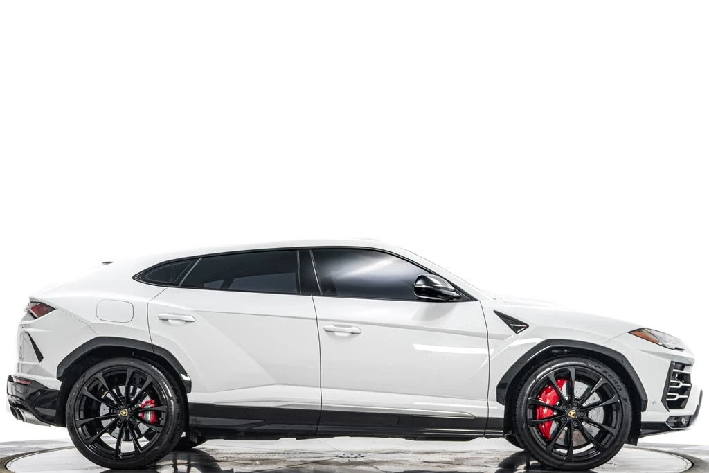 2021 Lamborghini Urus - Image 2 of 31