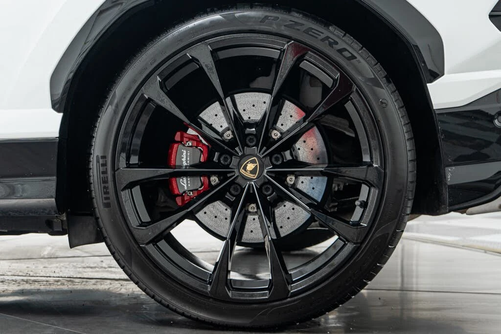 2021 Lamborghini Urus - Image 11 of 31