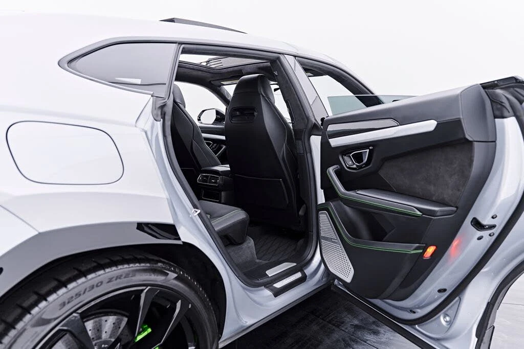 2021 Lamborghini Urus - Image 29 of 31