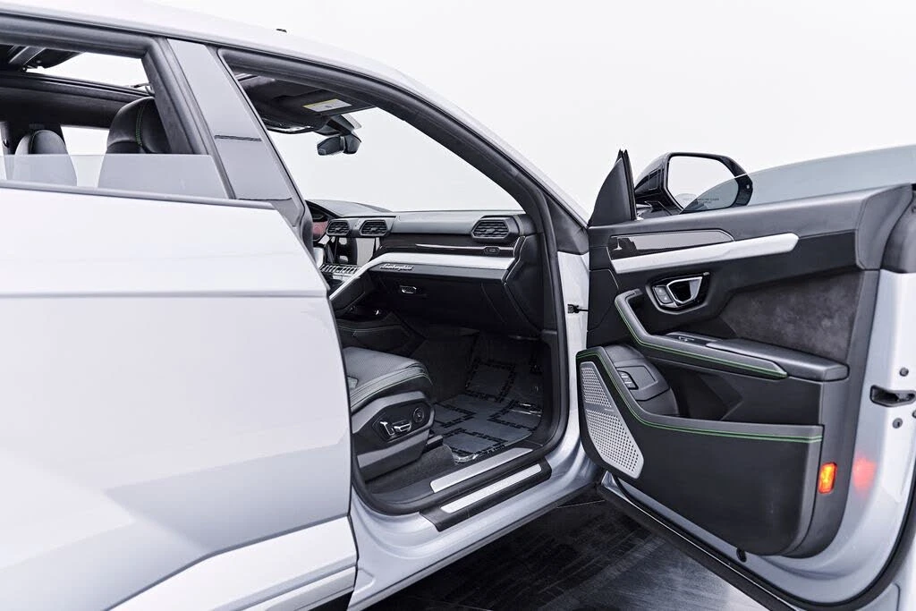 2021 Lamborghini Urus - Image 26 of 31