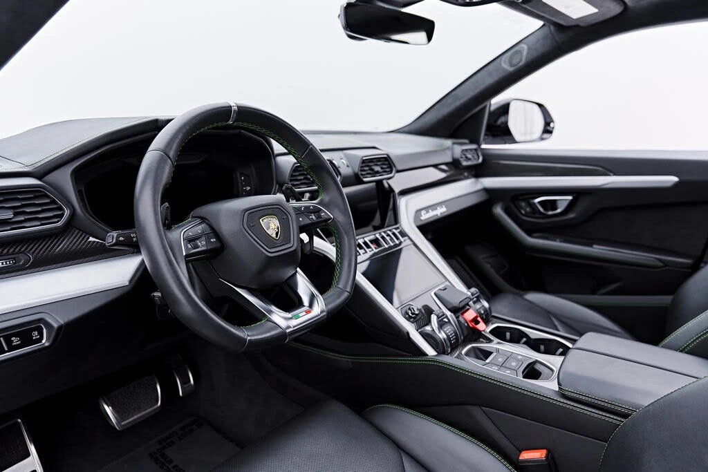2021 Lamborghini Urus - Image 2 of 31