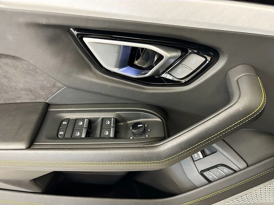 2021 Lamborghini Urus - Image 21 of 31