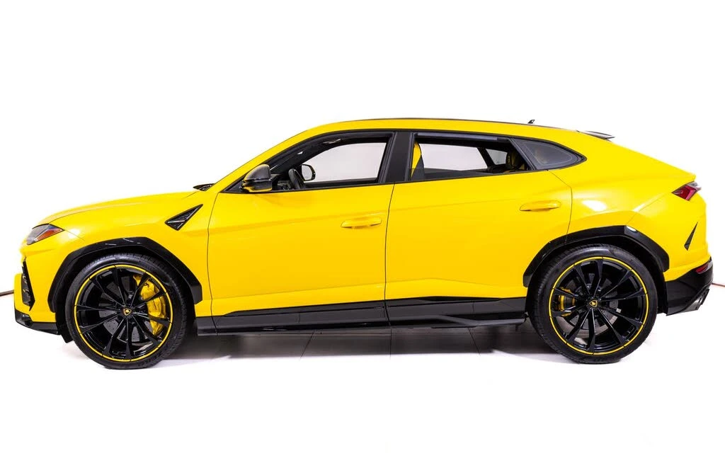2021 Lamborghini Urus - Image 2 of 23