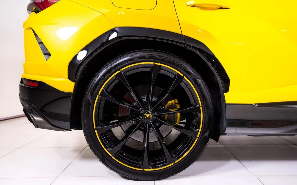 2021 Lamborghini Urus - Image 12 of 23