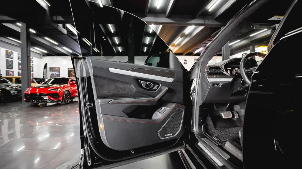 2021 Lamborghini Urus - Image 29 of 31