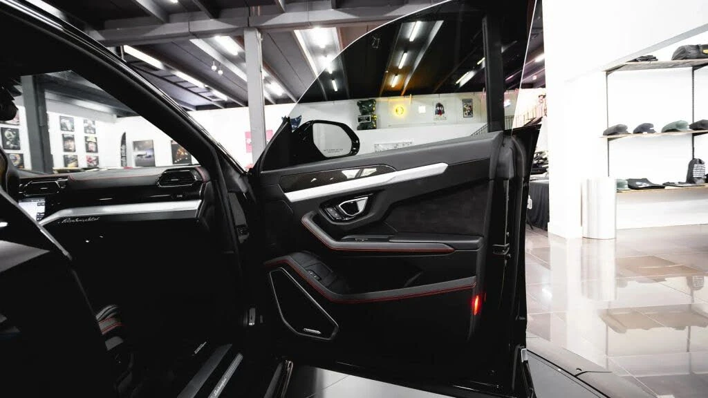 2021 Lamborghini Urus - Image 31 of 31