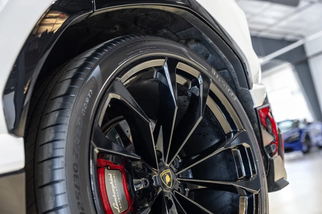 2021 Lamborghini Urus - Image 14 of 31