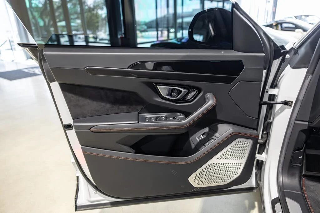 2021 Lamborghini Urus - Image 28 of 31