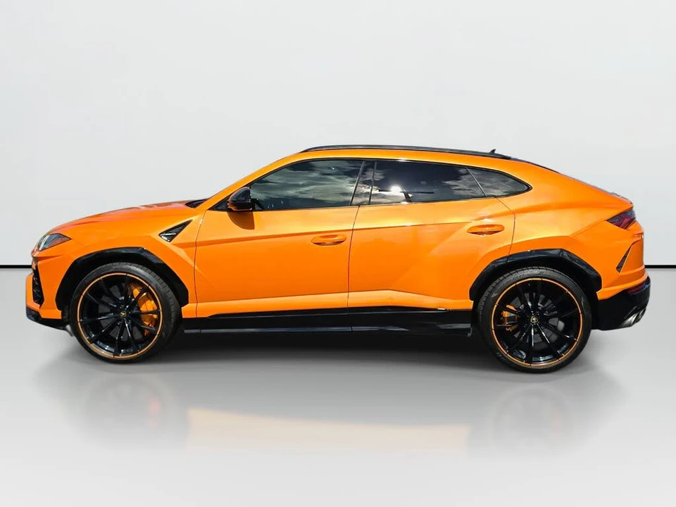 2021 Lamborghini Urus - Image 2 of 31