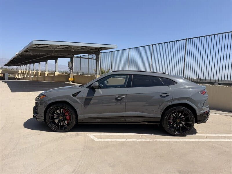 2021 Lamborghini Urus - Image 2 of 31