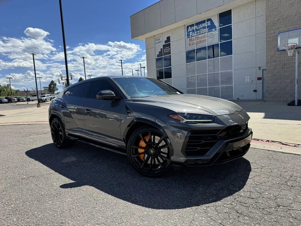 2021 Lamborghini Urus - Image 2 of 31