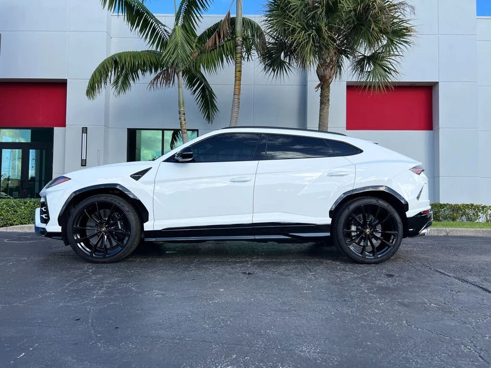 2021 Lamborghini Urus - Image 17 of 31