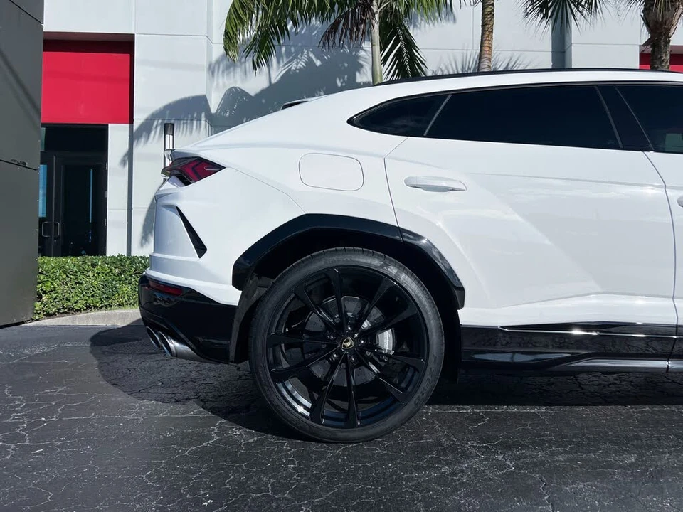 2021 Lamborghini Urus - Image 12 of 31