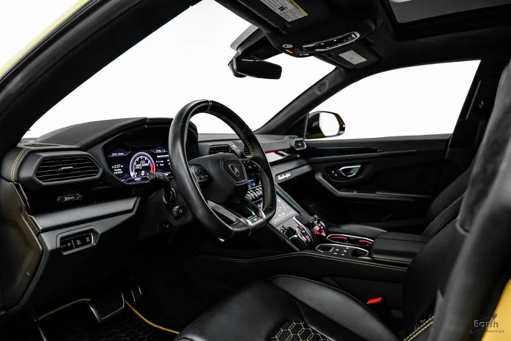 2021 Lamborghini Urus - Image 2 of 31