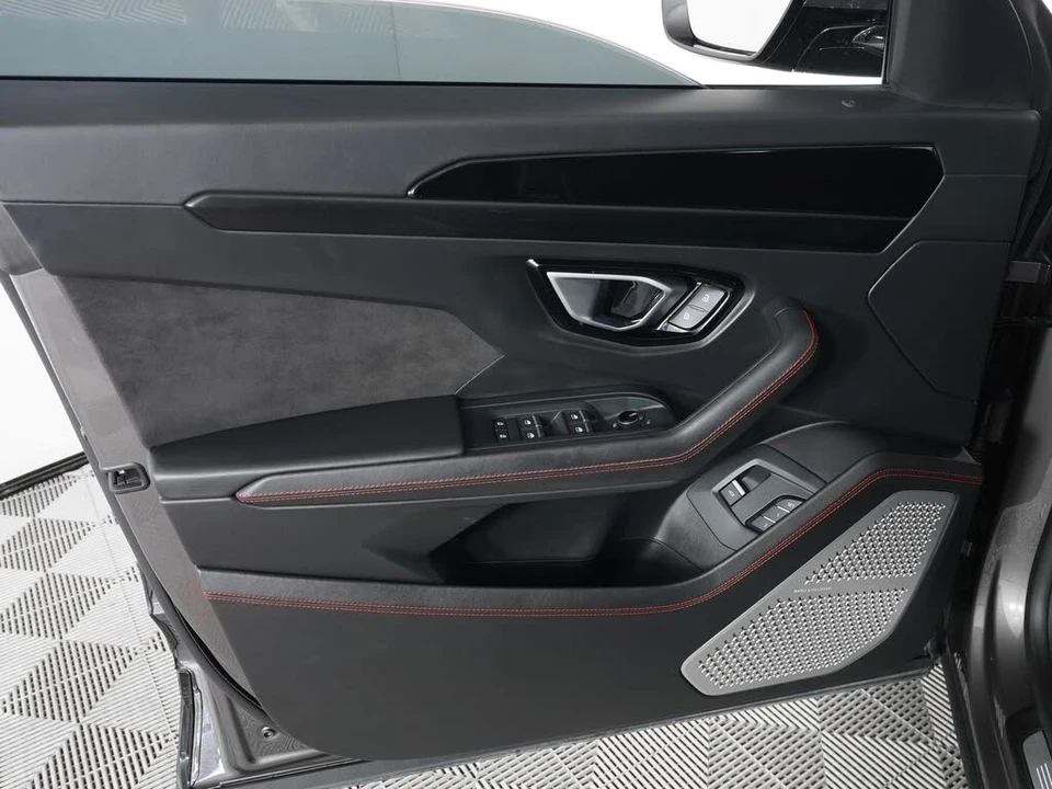 2021 Lamborghini Urus - Image 14 of 31