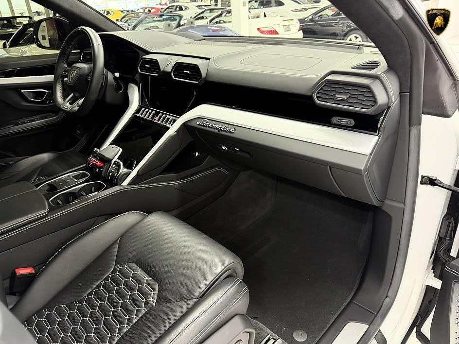2021 Lamborghini Urus - Image 28 of 31