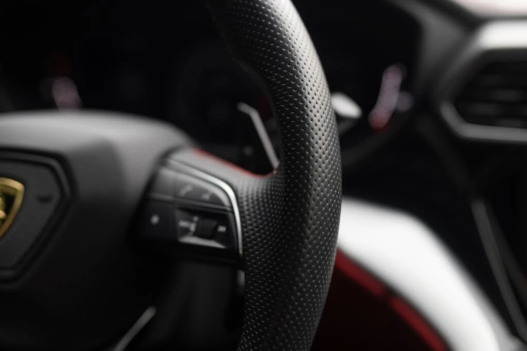 2021 Lamborghini Urus - Image 26 of 31