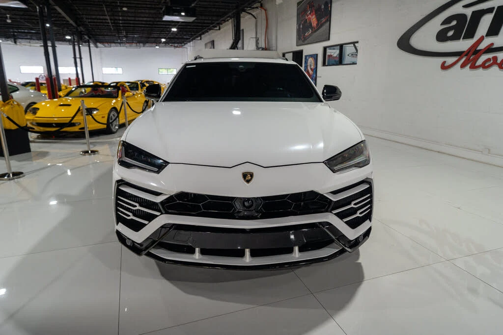 2021 Lamborghini Urus - Image 2 of 31