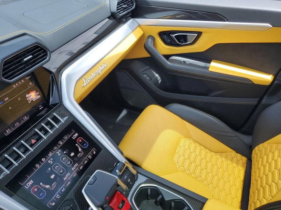 2021 Lamborghini Urus - Image 28 of 31