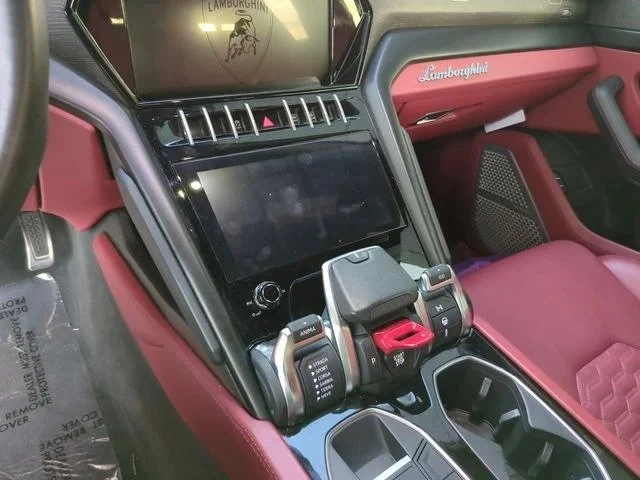 2021 Lamborghini Urus - Image 16 of 19