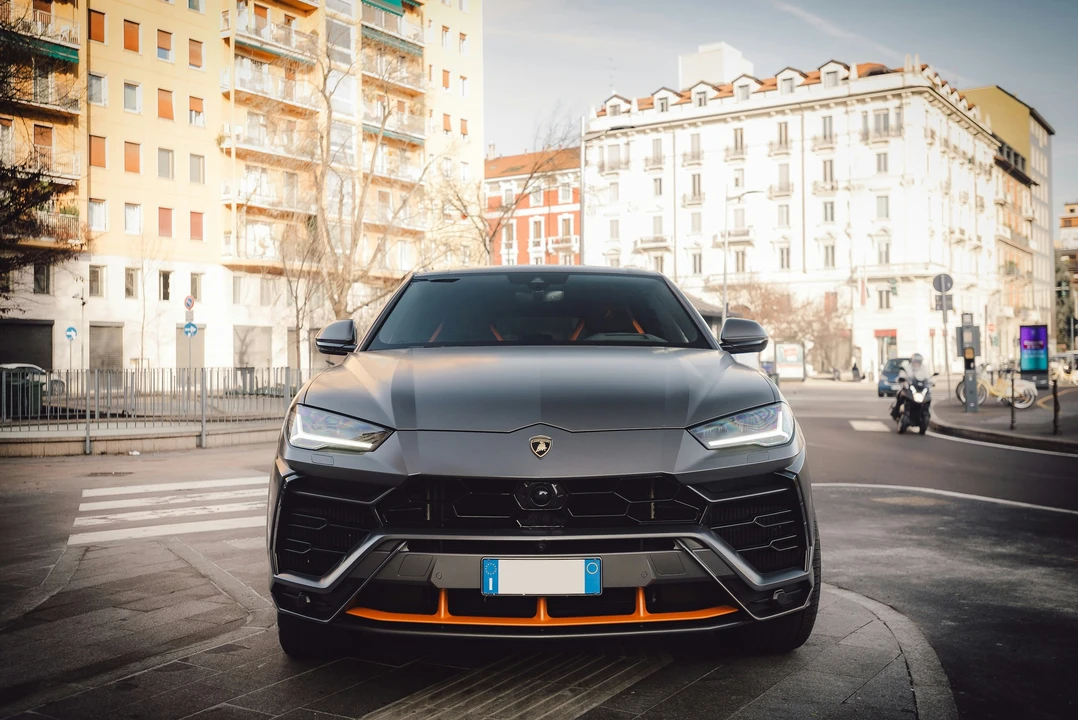2021 Lamborghini Urus - Image 2 of 21