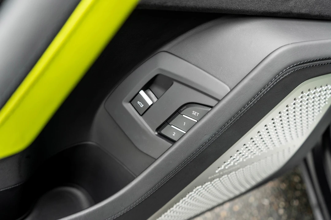 2021 Lamborghini Urus - Image 14 of 31