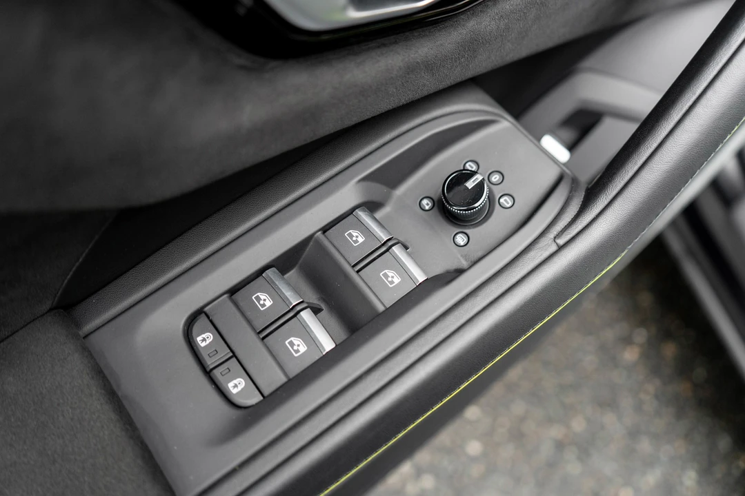 2021 Lamborghini Urus - Image 12 of 31